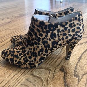 Vince Camuto women’s booties size 9